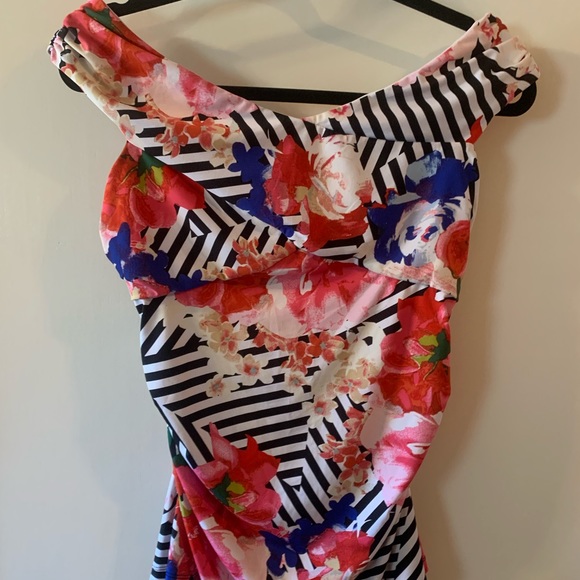 GUESS stripped flower summer top - Picture 4 of 4